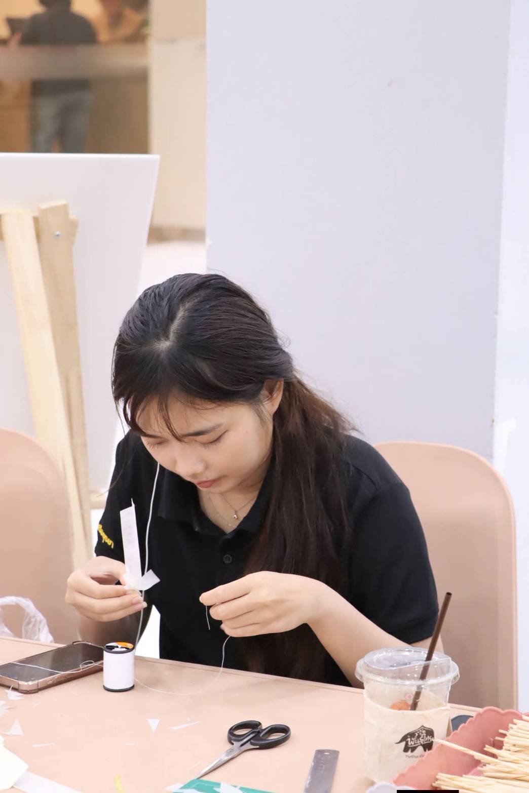 title - ศพส. ร่วมกิจกรรม “หนึ่งดอกไม้จากสองมือ แทนความตั้งใจจากหัวใจชาวอยุธยา” ณ ศูนย์การค้าเซ็นทรัล อยุธยา